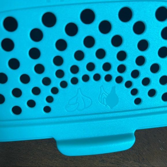 Tupperware Garlic N All Keeper 2.3L - Picture 7 of 10